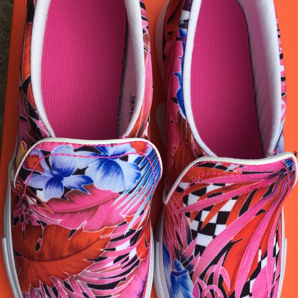 Women’s Nike Court Royals Canvas Slip On - Picture 2 of 4